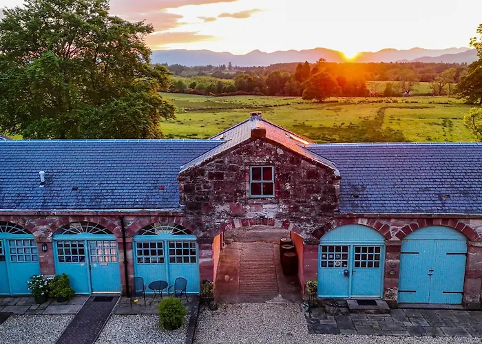 Loch Lomond Finnich Cottages